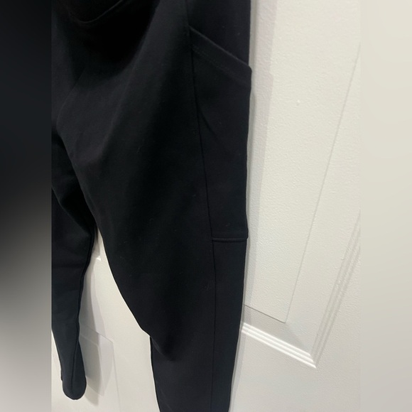 Lou & Grey Black Leggings Form-Fitting Stretch w/ Side Pockets sz Med - Picture 6 of 8